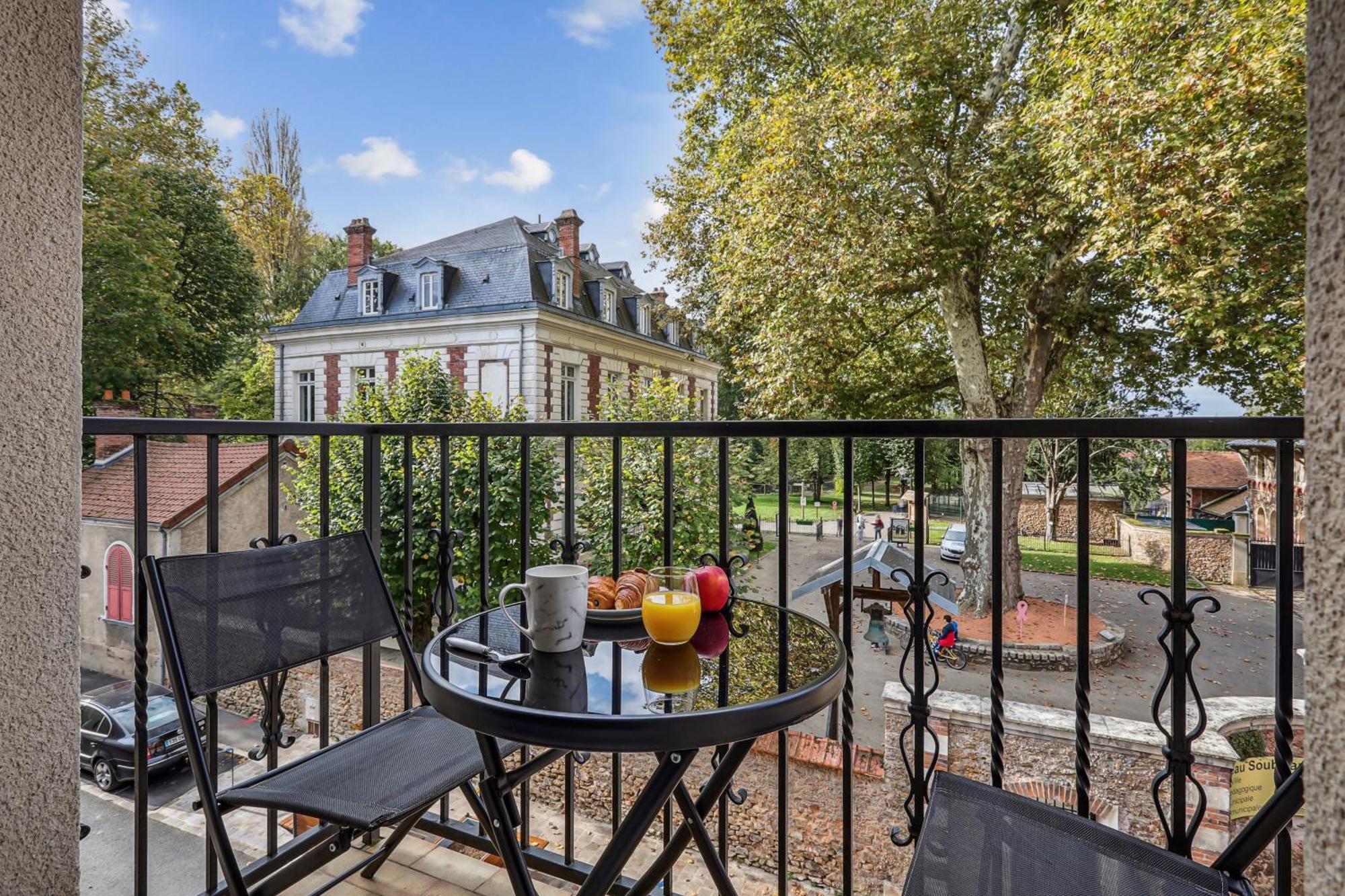 Studio Avec Jacuzzi & Vue Sur Le Parc Soubiran Dammarie-lè-Lys Extérieur photo